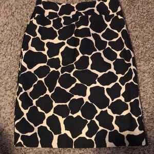 Size 2 Harold’s skirt giraffe print!